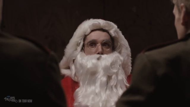 Санта Клаус на допросе у русских — Foil Arms and Hog смотреть онлайн