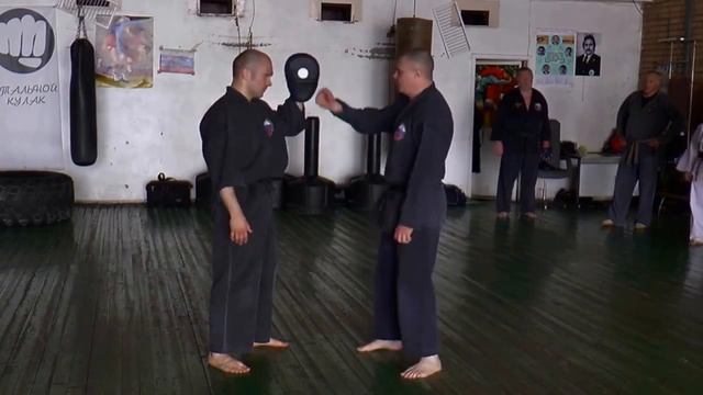 Оперативное каратэ от школы Железный Дровосек смотреть онлайн