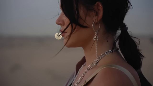 Практика, которая меняет сознание.. Дарья Soul в пустыне на гвоздях