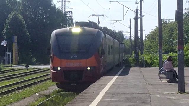 Дрезина АГМу-4085 и электропоезд ЭП3Д-0050 на станции Сормово смотреть онлайн