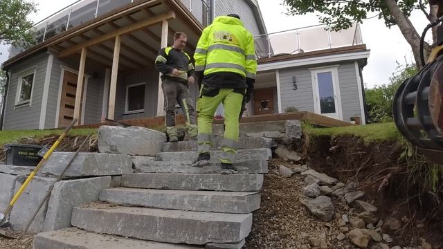 Retainingwall build with stairs 3/3 смотреть онлайн