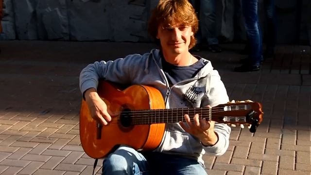 Москва, Арбат, уличный гитарист. смотреть онлайн