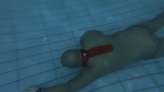 Тренировка по фридайвингу в бассейне смотреть онлайн