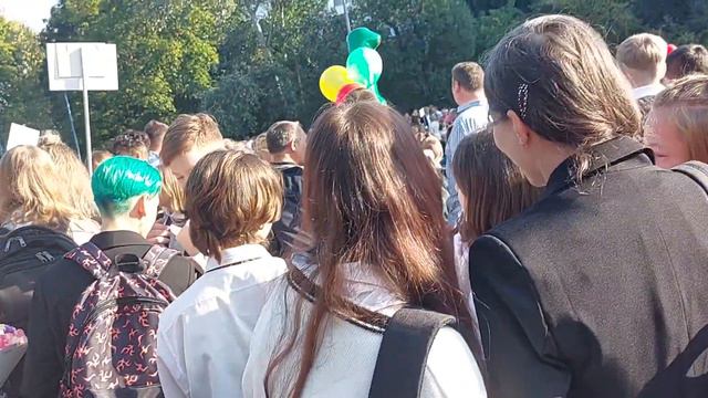 1 сентября, Ваня на той же линейке, что и Федя. 7 "О". смотреть онлайн
