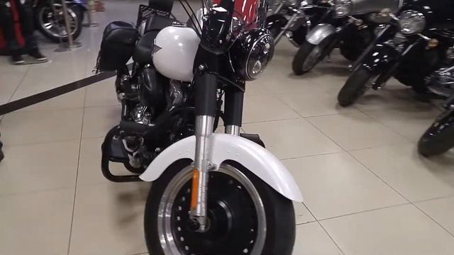 Мотоцикл HARLEY-DAVIDSON FLSTFB FAT BOY арт. K01015 мотосалон Мегамото смотреть онлайн