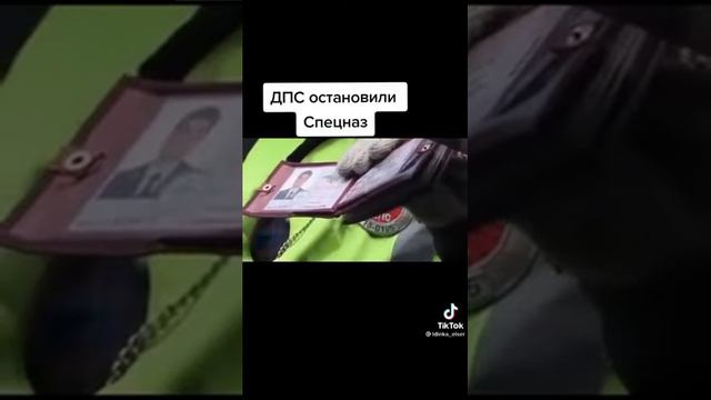 Мужик показывает, как надо разговаривать с ДПС😂 смотреть онлайн