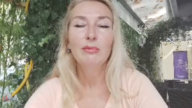 Нетрадиционочка. В Кафе Во Франции. Заходите Поболтаем! смотреть онлайн