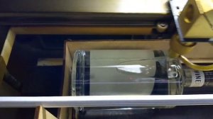 Гравировка на бутылке. Самодельное поворотное устройство.