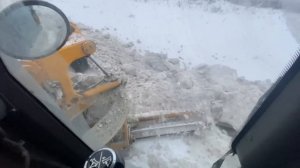 Грейдер и 5 спецмашин чистят осевую!