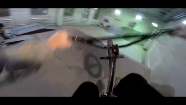 BMX ОТ 1 ЛИЦА | САНЯ УЧИТ ВИП | САМОКАТЕР СЛОМАЛ ПАЛЕЦ смотреть онлайн