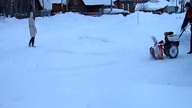 Очистка снега мото-блоком НЕВА МБ-2 смотреть онлайн
