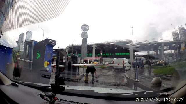 Шлагбаум по голове смотреть онлайн