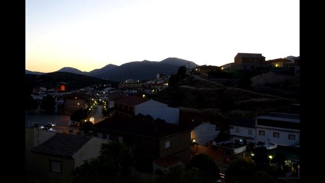 Primer Timelapse - Anochecer sobre Iznalloz (dsc828) смотреть онлайн