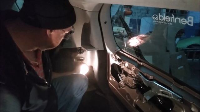 Nissan Note Tailgate lock repair YT192 смотреть онлайн