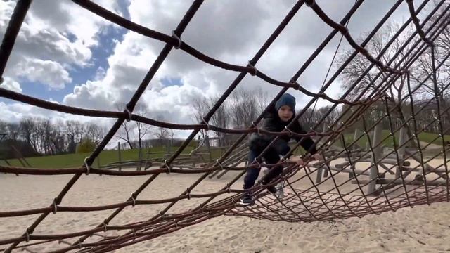 Максим  возле здания, где будет проходить Евровидение 2020/2021, Rotterdam Ahoy