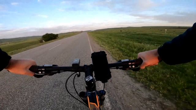 Велосипед горный. Поедим поп...им. Покатушка на велосипеде.