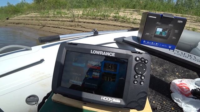 LOWRANCE HOOK REVEAL 7 TripleShot. Обзор эхолота на воде. Боковое сканировние смотреть онлайн