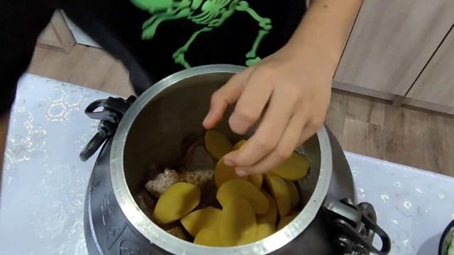 Баранина с овощами в Афганском казане смотреть онлайн