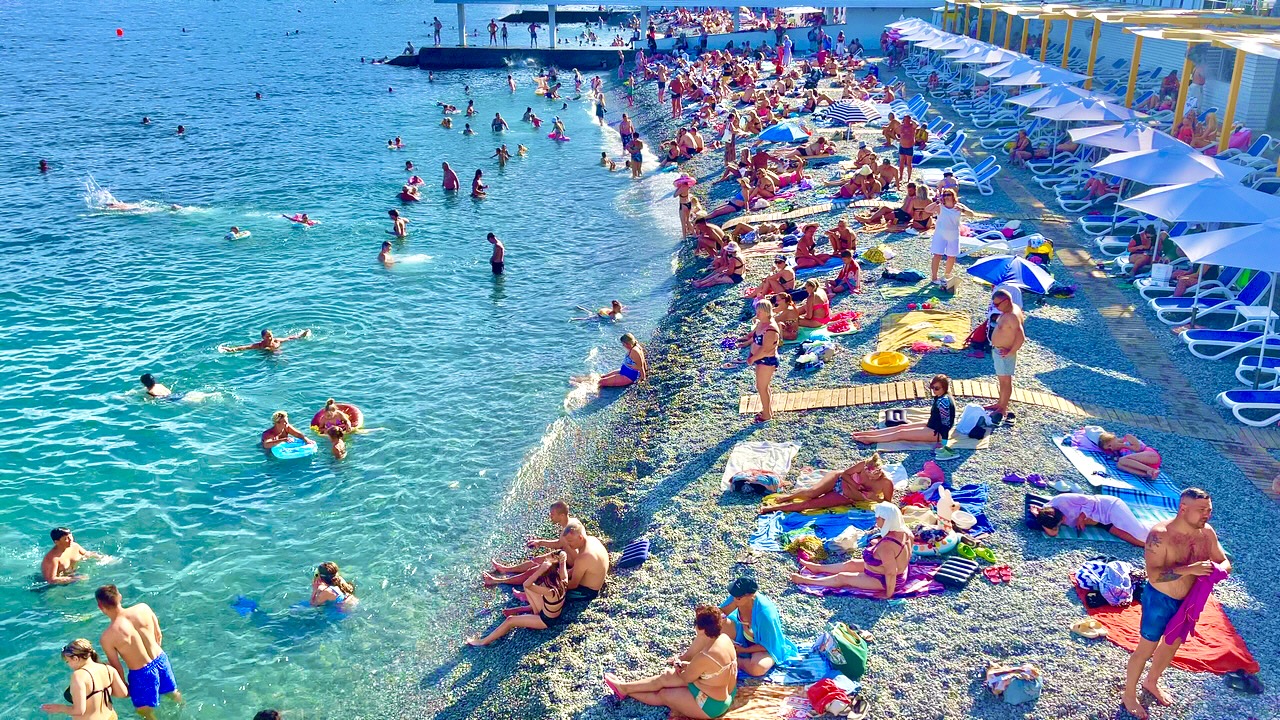 ЯЛТА сегодня. СЕЗОН в РАЗГАРЕ. ОБСТАНОВКА на пляже. МАССАНДРОВСКИЙ ПЛЯЖ, ВАН ГОГ. КРЫМ отдых 2024 смотреть онлайн