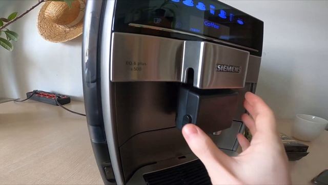 How to Open and Clean Milk Frother on SIEMENS EQ.6 plus s.100 TE651319RW Coffee Machine смотреть онлайн