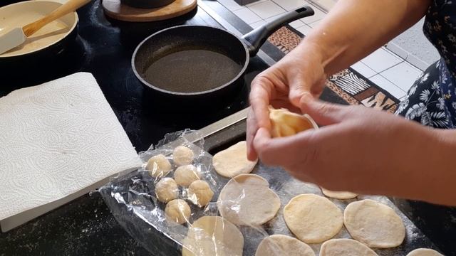 Готовим самые вкусные пирожки с картошкой. Без дрожжей. Они просто нереальные. Нежные и очень мягки смотреть онлайн