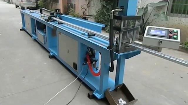 Automatic hole punching machine for aluminum pipe - ladder punching machine смотреть онлайн