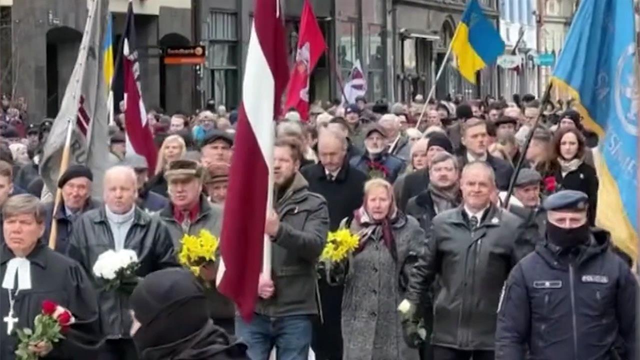 В Риге к шествию в честь легионеров СС присоединились беженцы с Украины смотреть онлайн