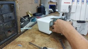 Ремонт оверлока Family оверлок не вращается, упираются петлители, настройка