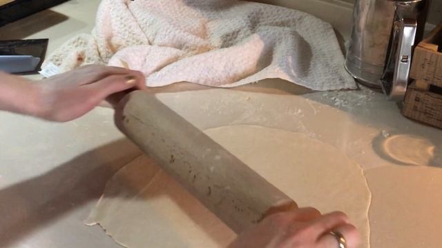 Леплю РУССКИЕ ПЕЛЬМЕНИ в первый раз в Турции / Рецепт: пельмени в глиняном горшке с сыром и зеленью смотреть онлайн