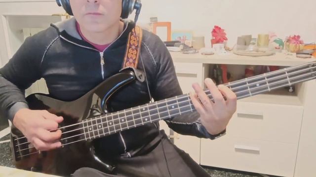 U2 - With Or Without You (Bass) смотреть онлайн
