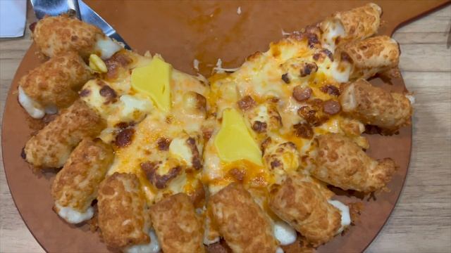 9 Видов Сыра в Каждом Кусочке | Обзор Самой Сырной Пиццы PIZZA HUT в Бангкоке смотреть онлайн