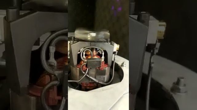Если вовремя не менять щетки в моторах аппаратах типа Vortex, B-flexy, LPG, щетки начинают искрить. смотреть онлайн