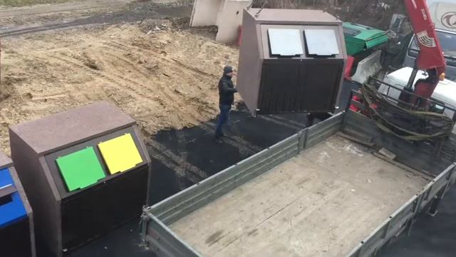 Контейнерный шкаф. Процесс разгрузки и погрузки. смотреть онлайн