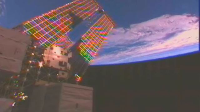 Online space web cam from MIR station смотреть онлайн