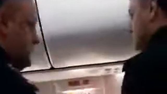 Экс-игрока клуба "Урал" из-за длинных ног высадили из самолета смотреть онлайн