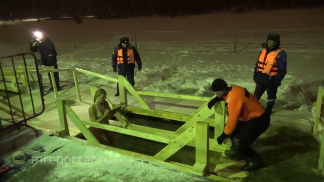 Крещенские купания в купели Шибаевского пруда смотреть онлайн