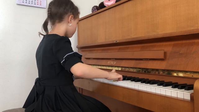 Свиридова Дарья, 8 лет, Североморск. И.Н. Тишер Менуэт e–moll, Ю.Чичков Маленькая сонатина C- dur смотреть онлайн
