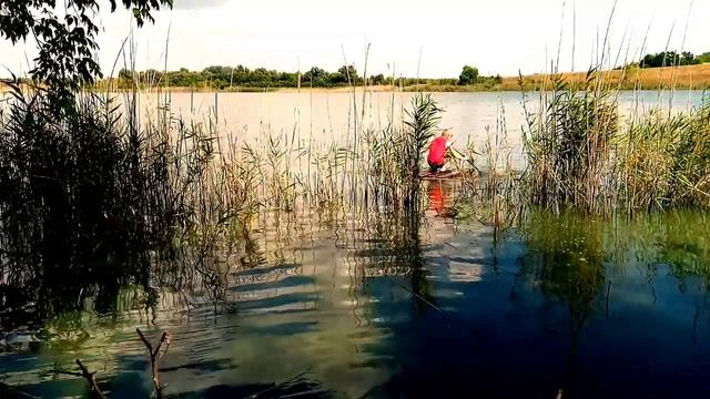 ПЛЫВУ по Пруду на Самодельном плоту! Сделал плот из поддона и бутылок и поплыв по Пруду? смотреть онлайн