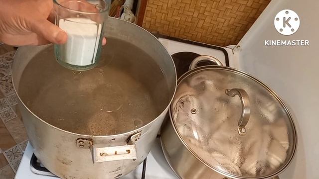 Цей спосіб мало кому відомий. Як відіпрати стару білизну щоб зникли бурі плями? смотреть онлайн