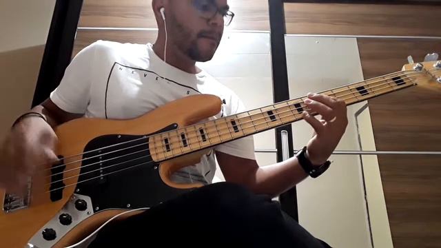 Squier jazz bass смотреть онлайн