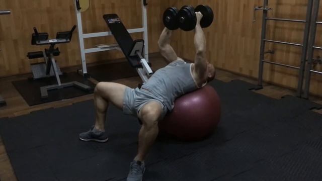 Фитбол. Упражнения с весом (часть 5) смотреть онлайн