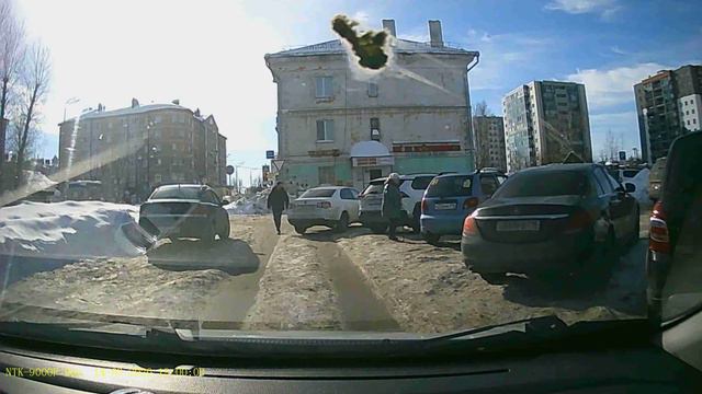 Сдавал задом, чуть не задавил женщину, около БАХЕТЛЕ 25.02.24! смотреть онлайн