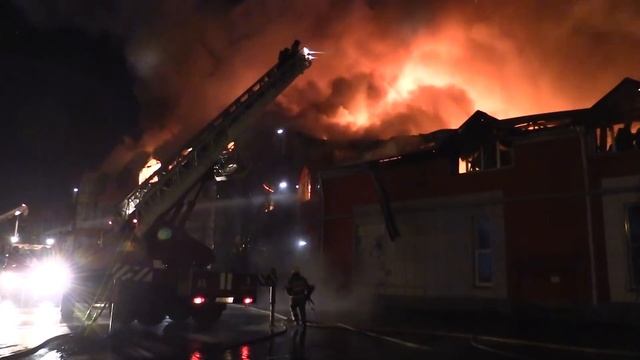 ТЦ МЕБЕЛЬ СИТИ СГОРЕЛ В ИРКУТСКЕ смотреть онлайн
