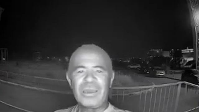 Пьяный мужик разговаривает с домофоном смотреть онлайн