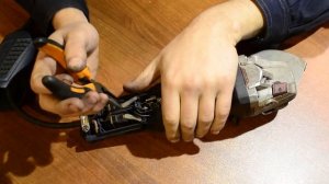 Снимаем выключатель с Bosch GWS 10-125 CE