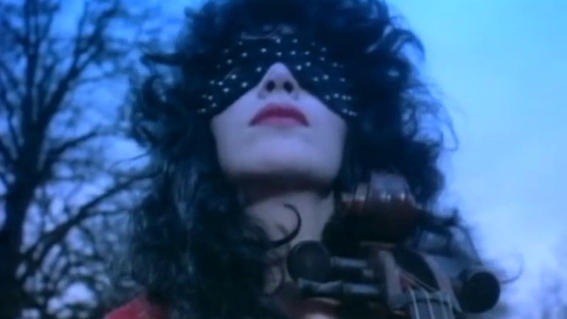 Eurythmics - Sweet Dreams (Are Made Of This) (Official Video) смотреть онлайн