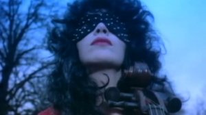 Eurythmics - Sweet Dreams (Are Made Of This) (Official Video)