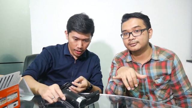 Nyobain Handycam Yang Bisa Jadi Projector | Review Sony HDR-PJ410 смотреть онлайн