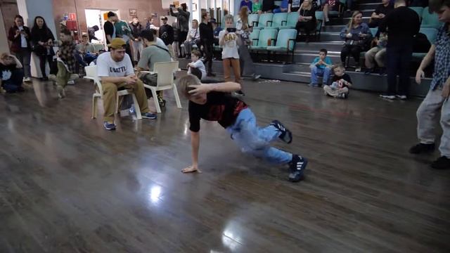 до 13 лет bboy Casey Jones vs Leo - "ALL OPTION" break dance battle смотреть онлайн
