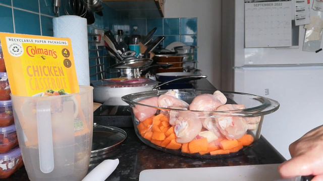 dinner for 1 - simple makes for chicken casserole and sausage casserole, another 8 meals смотреть онлайн